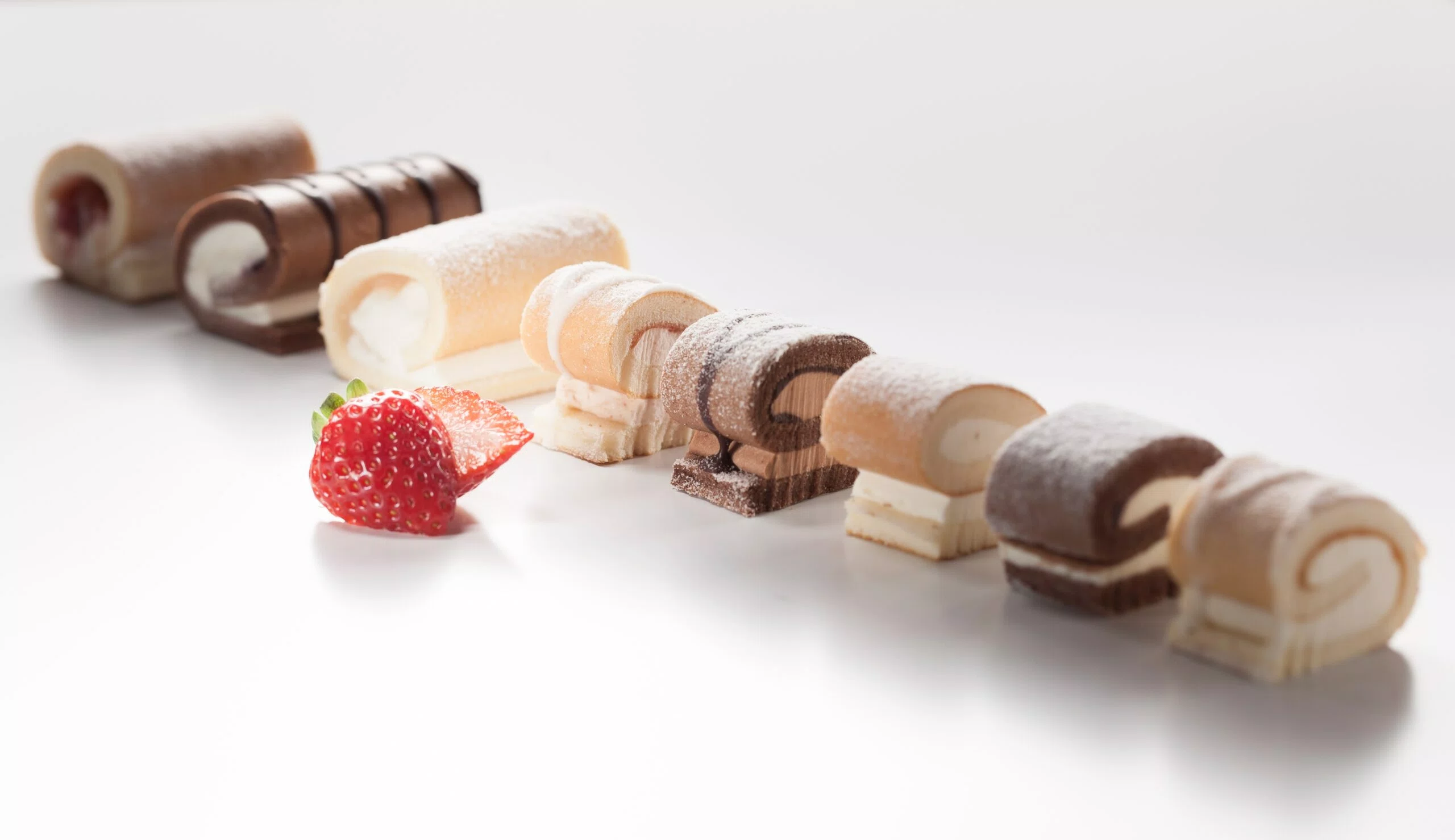 SLAGROOM ROLLETJES MET AARDBEIENJAM